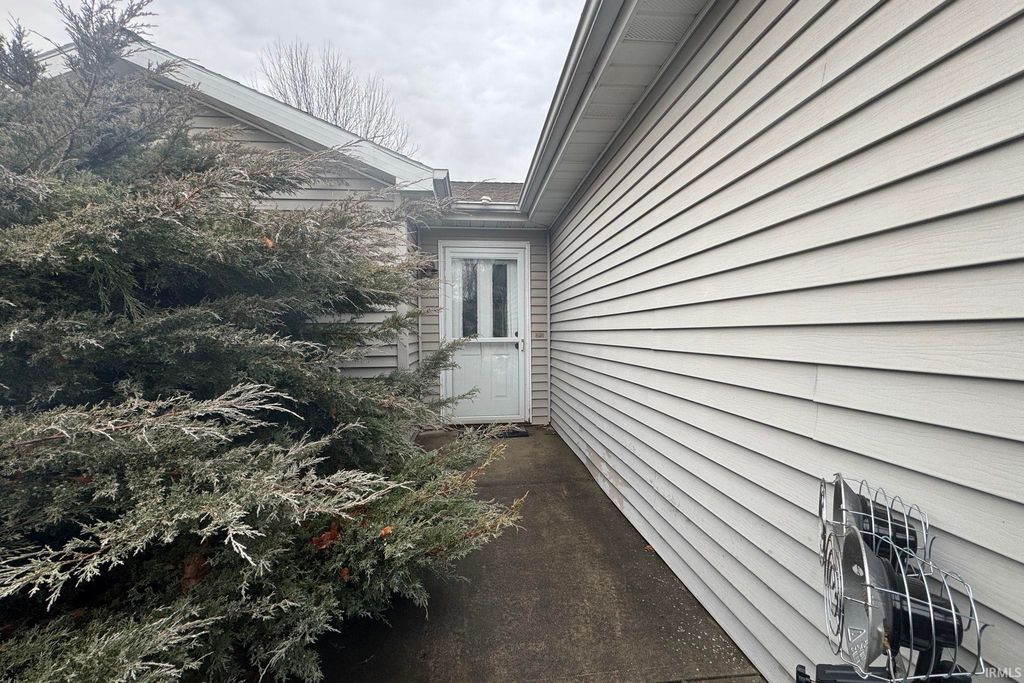 Photo of 7915 S Cameron Drive, Hamilton, IN 46742 (MLS # 202605340)