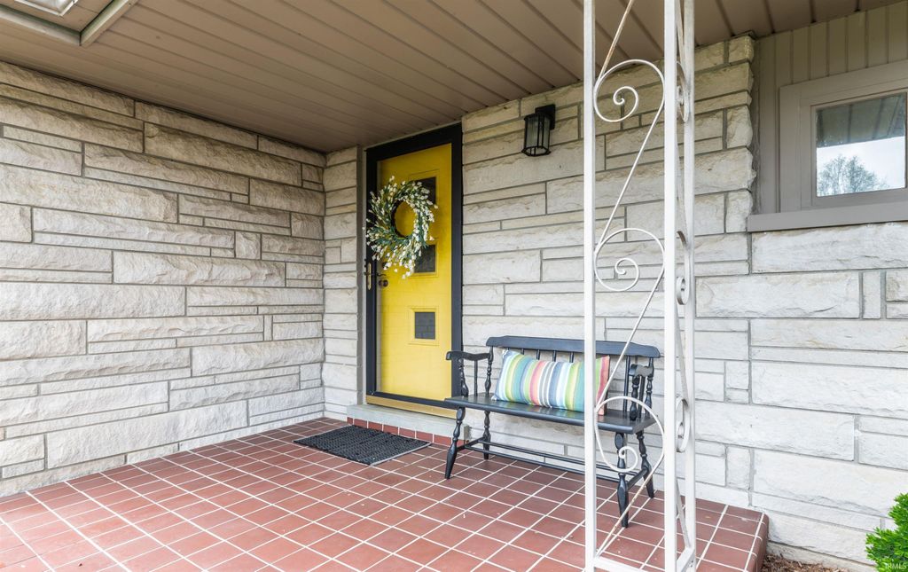 Photo of 1551 Greenfield Road, Evansville, IN 47715 (MLS # 202611693)