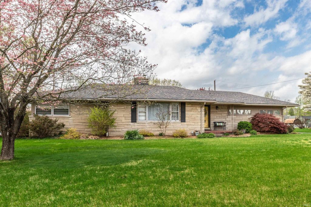 Photo of 1551 Greenfield Road, Evansville, IN 47715 (MLS # 202611693)