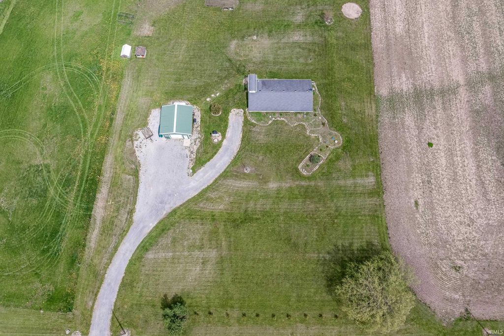 Photo of 1917 County Road 28, Auburn, IN 46706 (MLS # 202615154)