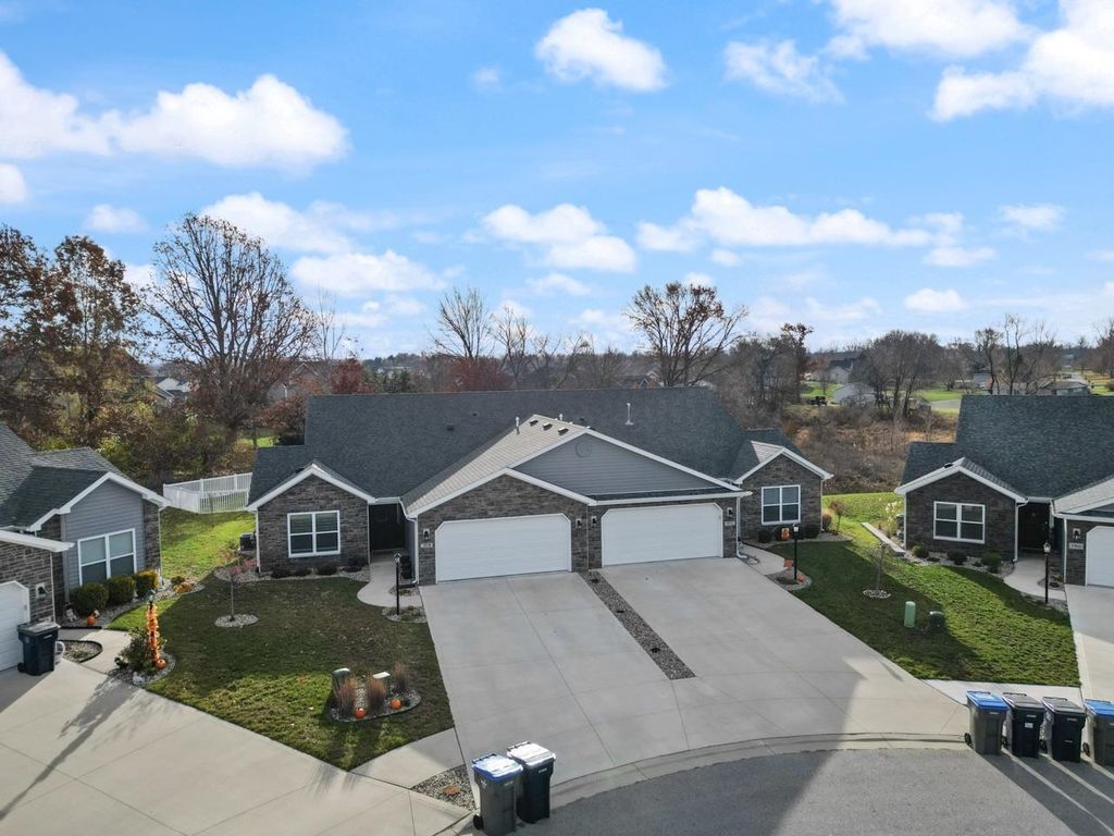 Photo of 3978 Gussie Court, Warsaw, IN 46582 (MLS # 202600899)