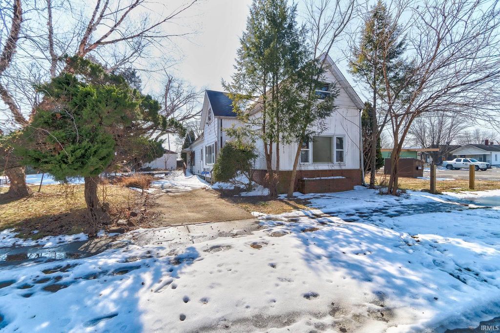 Photo of 613 E Louisiana Street, Evansville, IN 47711 (MLS # 202604362)