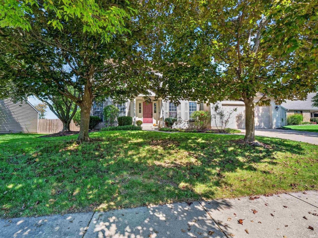 Photo of 6517 Belle Isle Place, Fort Wayne, IN 46835 (MLS # 202641015)