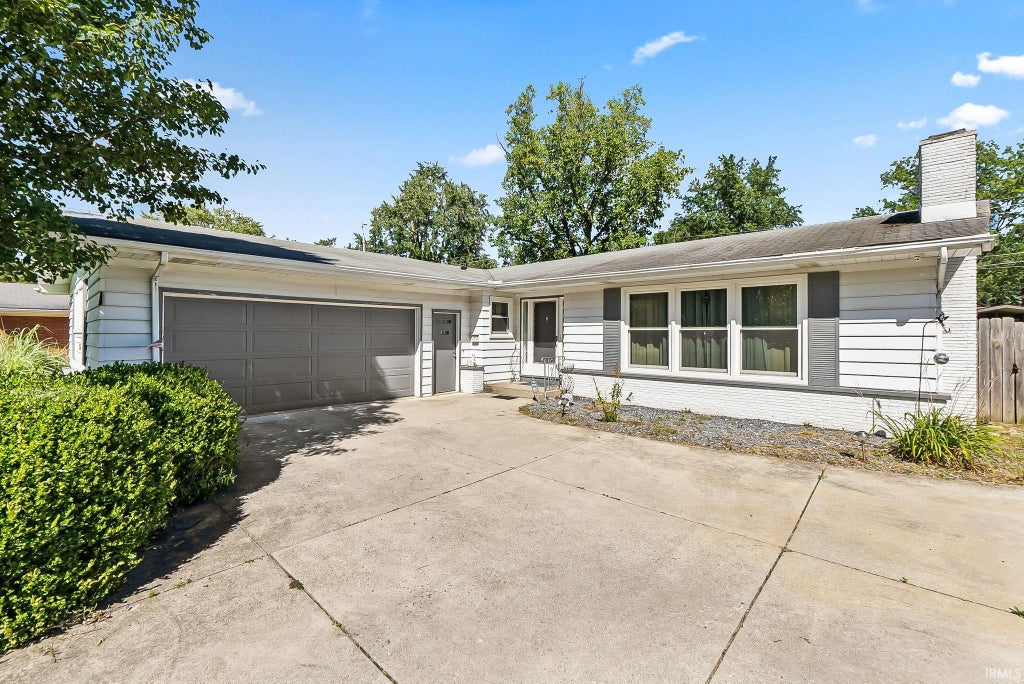 Photo of 3406 Thames Drive, Fort Wayne, IN 46815 (MLS # 202639744)