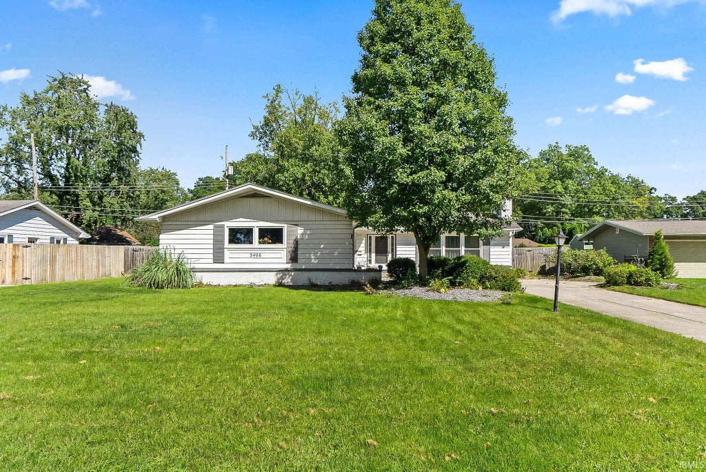 Photo of 3406 Thames Drive, Fort Wayne, IN 46815 (MLS # 202639744)