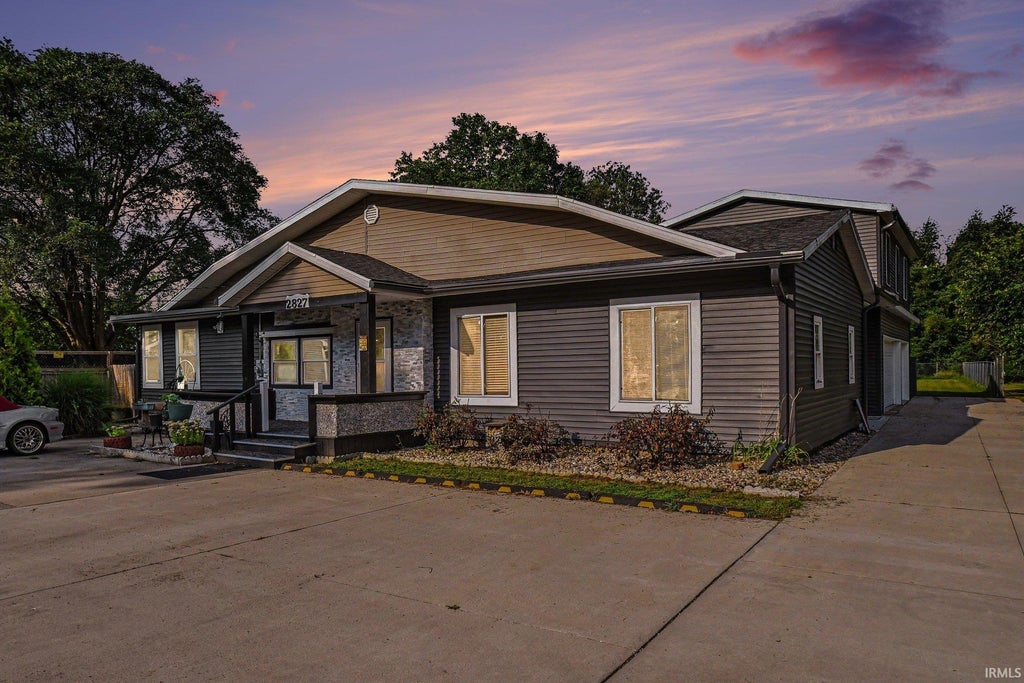 Photo of 2827 Edwardsburg Avenue, Elkhart, IN 46514 (MLS # 202637071)