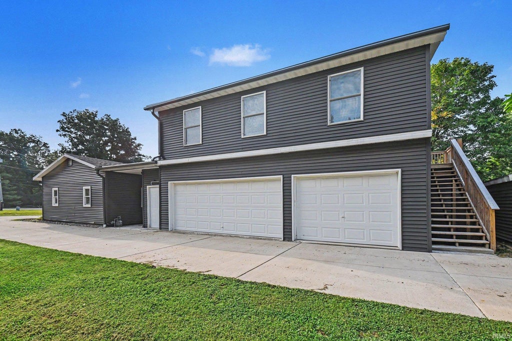 Photo of 2827 Edwardsburg Avenue, Elkhart, IN 46514 (MLS # 202637071)