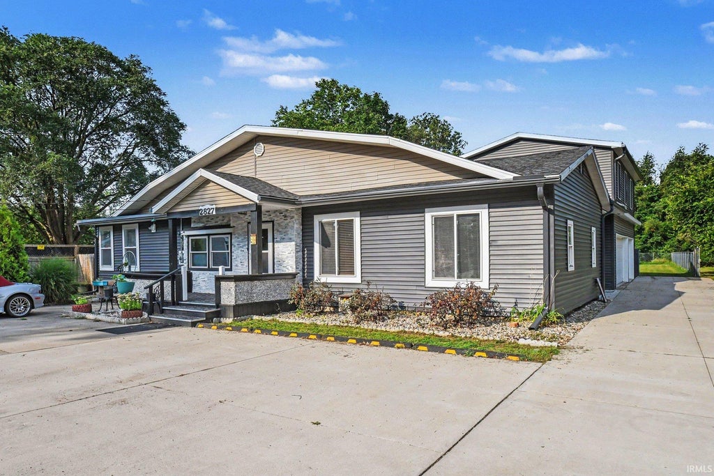 Photo of 2827 Edwardsburg Avenue, Elkhart, IN 46514 (MLS # 202637071)