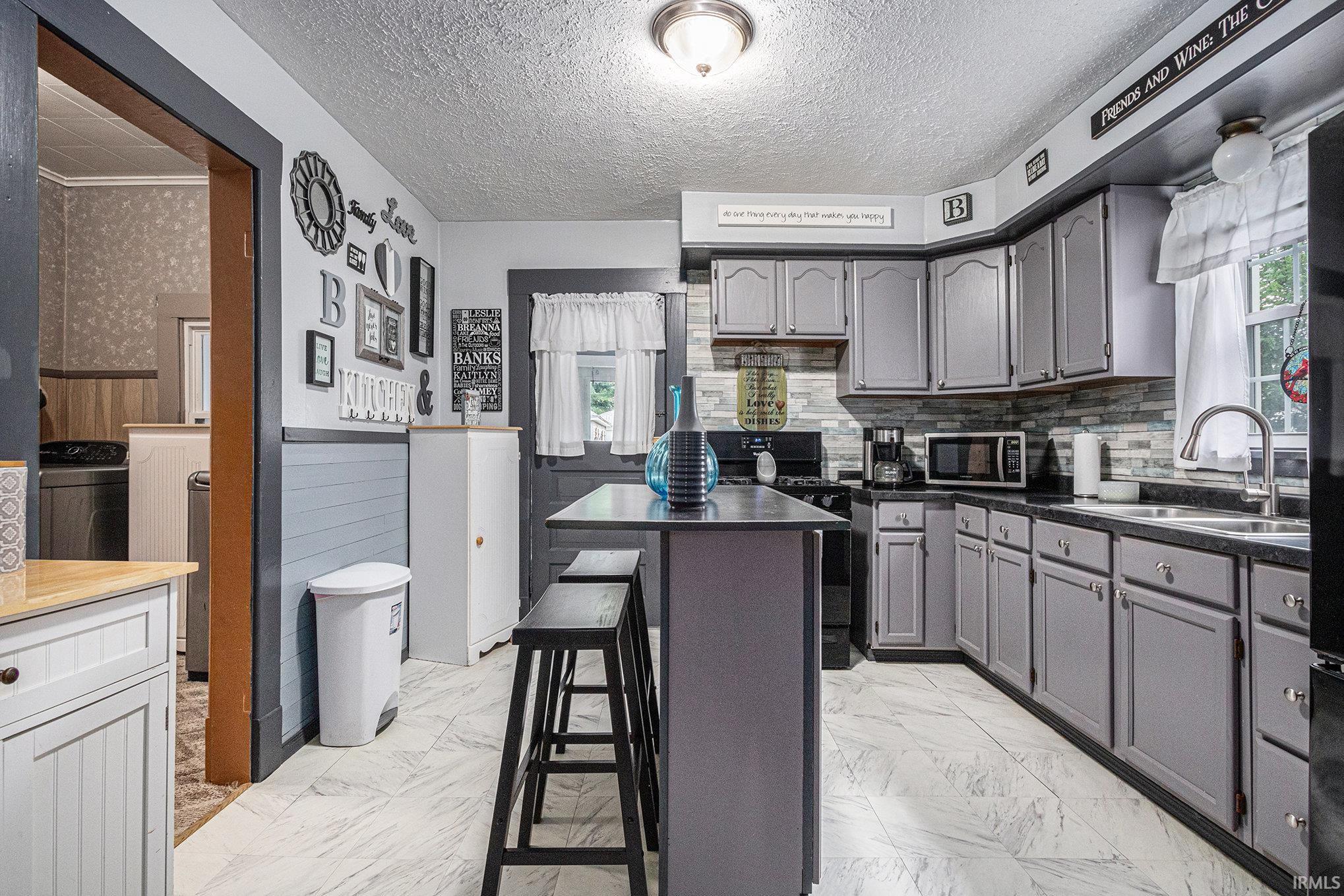 Mishawaka, Indiana 46545, United States, 2 Bedrooms Bedrooms, ,1 BathroomBathrooms,Residential,Active,170619