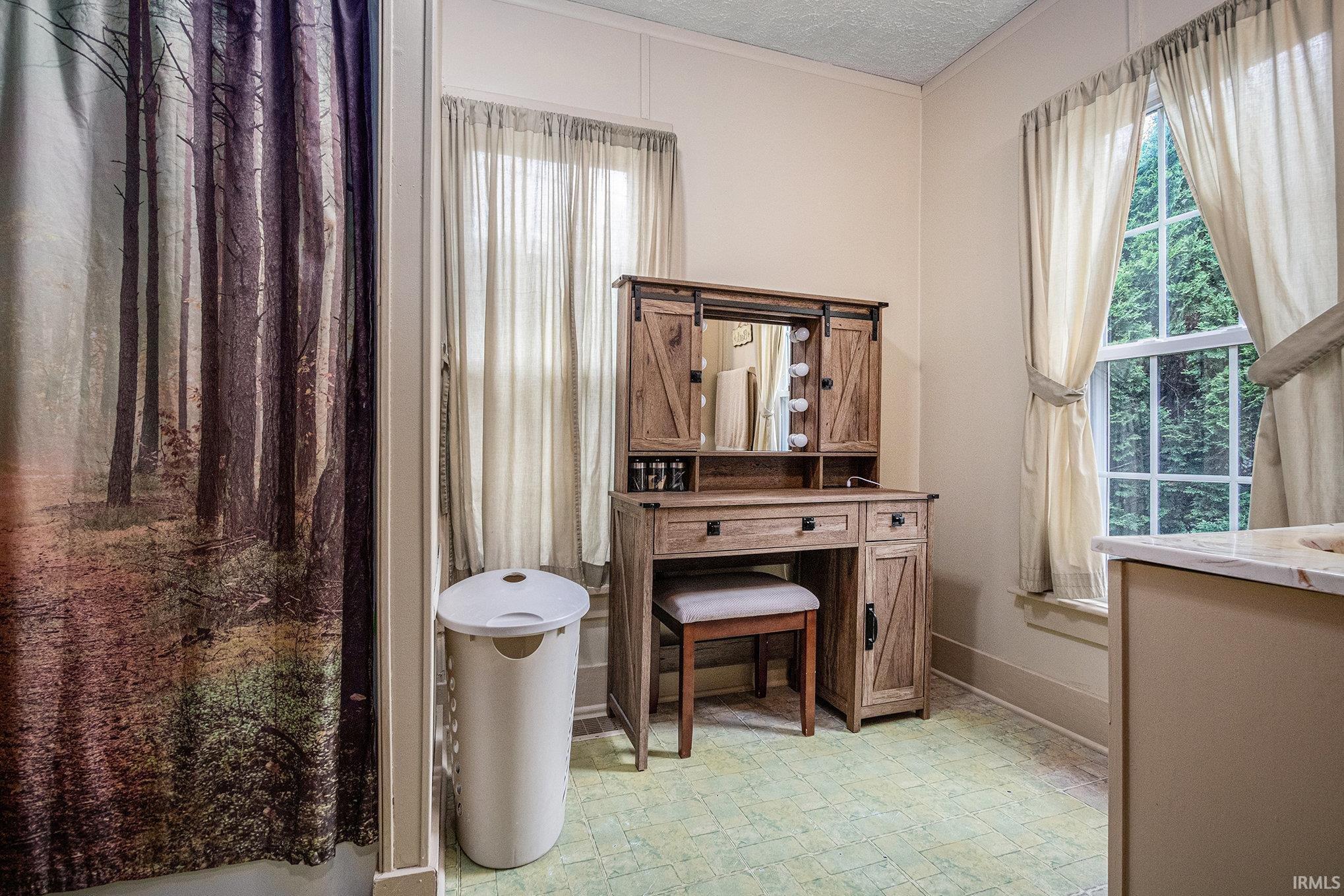 Mishawaka, Indiana 46545, United States, 2 Bedrooms Bedrooms, ,1 BathroomBathrooms,Residential,Active,170619