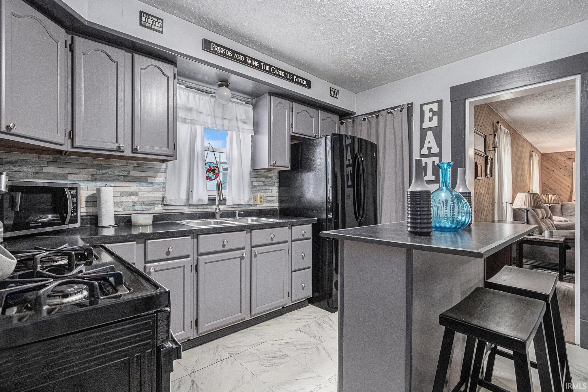 Mishawaka, Indiana 46545, United States, 2 Bedrooms Bedrooms, ,1 BathroomBathrooms,Residential,Active,170619