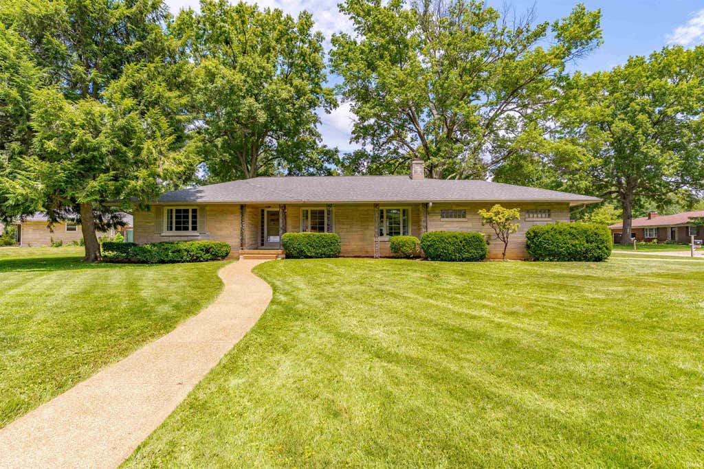 Photo of 1319 Greenfield Road, Evansville, IN 47715 (MLS # 202629858)