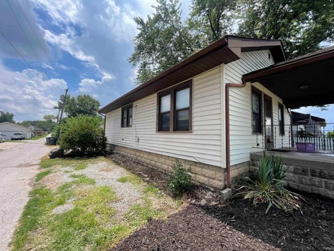 Tiny photo for 913 W Markland Avenue, Kokomo, IN 46902 (MLS # 202629000)