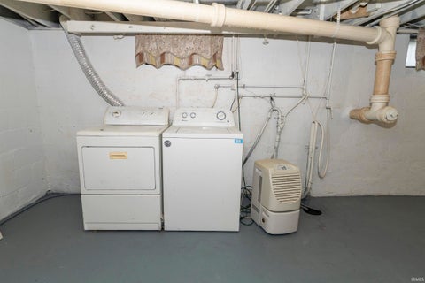 Tiny photo for 214 Virginia Street, Mishawaka, IN 46544 (MLS # 202635614)