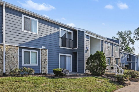 Tiny photo for 1801 Irish Way #1858 WAY, South Bend, IN 46637 (MLS # 202637865)