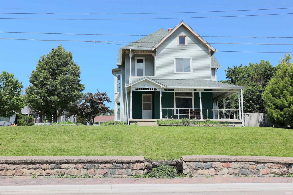 Photo of 1015 College Avenue, Huntington, IN 46750 (MLS # 202617672)
