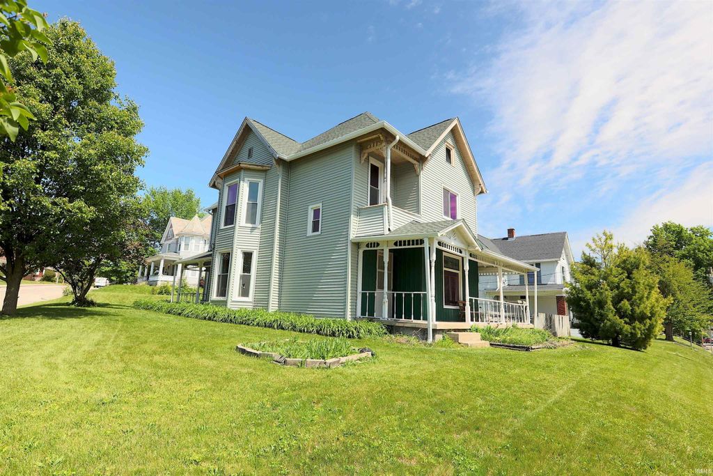 Photo of 1015 College Avenue, Huntington, IN 46750 (MLS # 202617672)