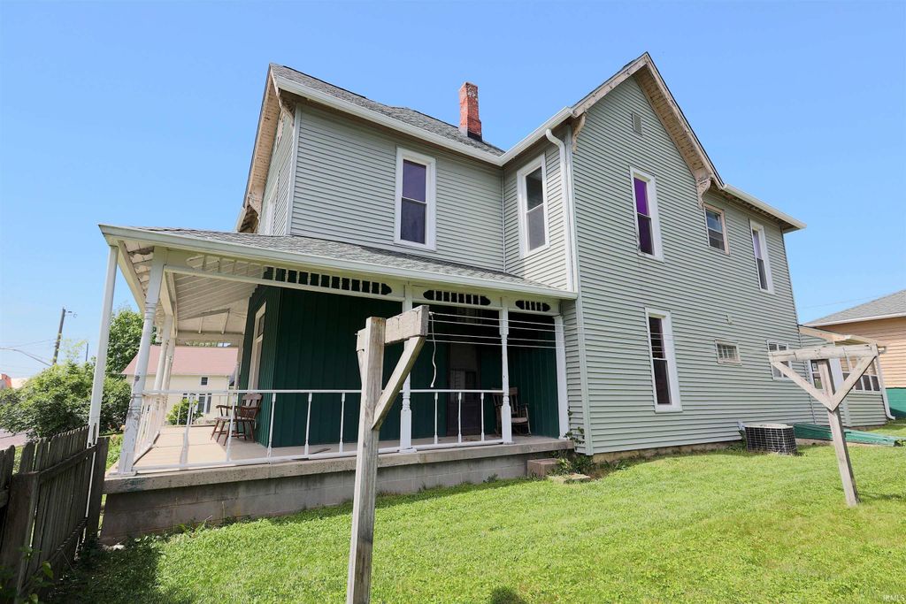 Photo of 1015 College Avenue, Huntington, IN 46750 (MLS # 202617672)