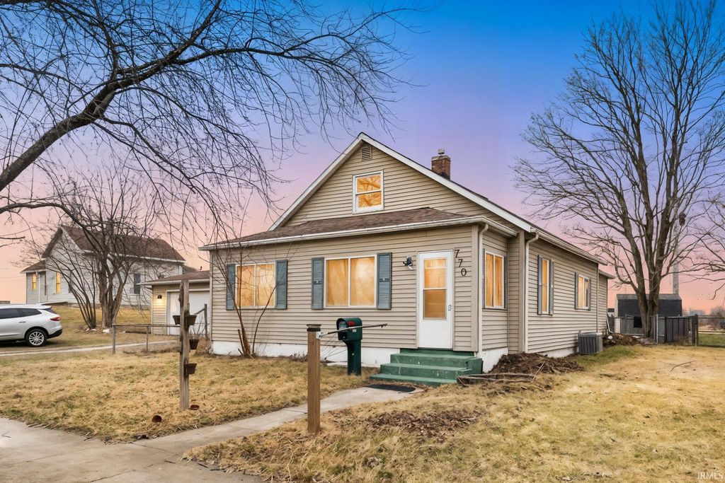 Photo of 770 W Market Street, Warsaw, IN 46580 (MLS # 202607256)