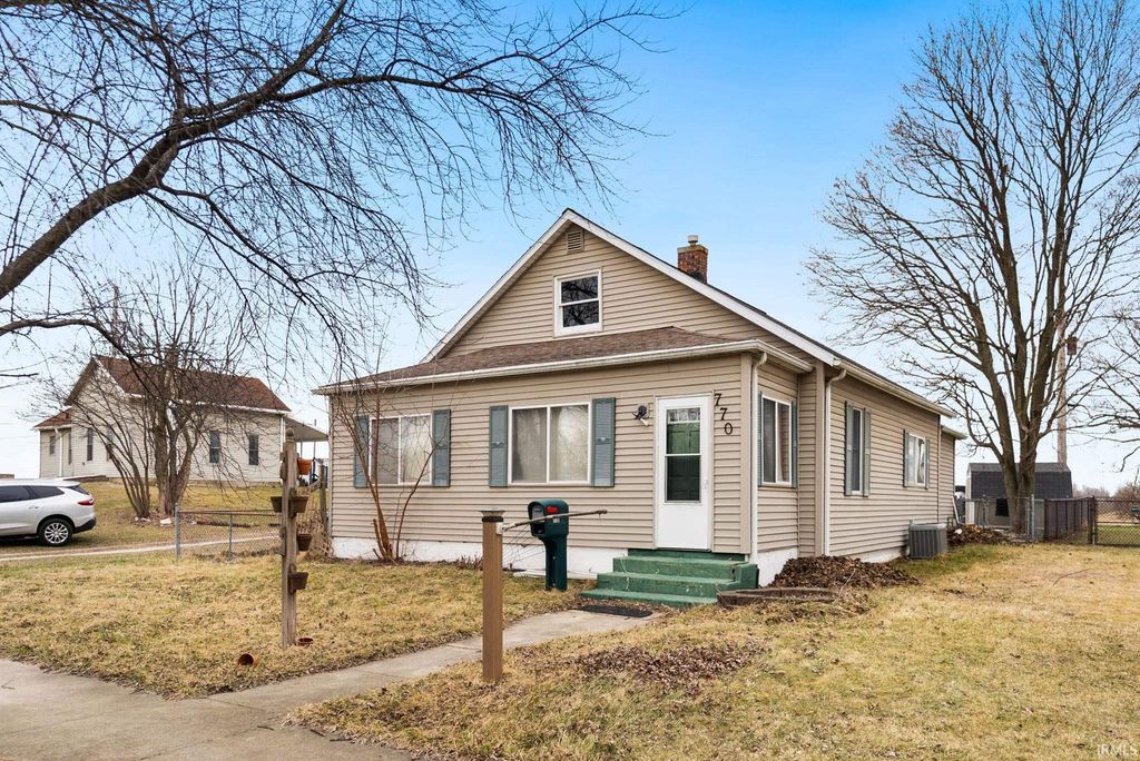 Photo of 770 W Market Street, Warsaw, IN 46580 (MLS # 202607256)