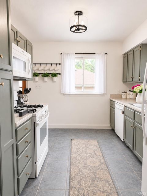 Tiny photo for 2910 Erskine Boulevard, South Bend, IN 46614 (MLS # 202619923)