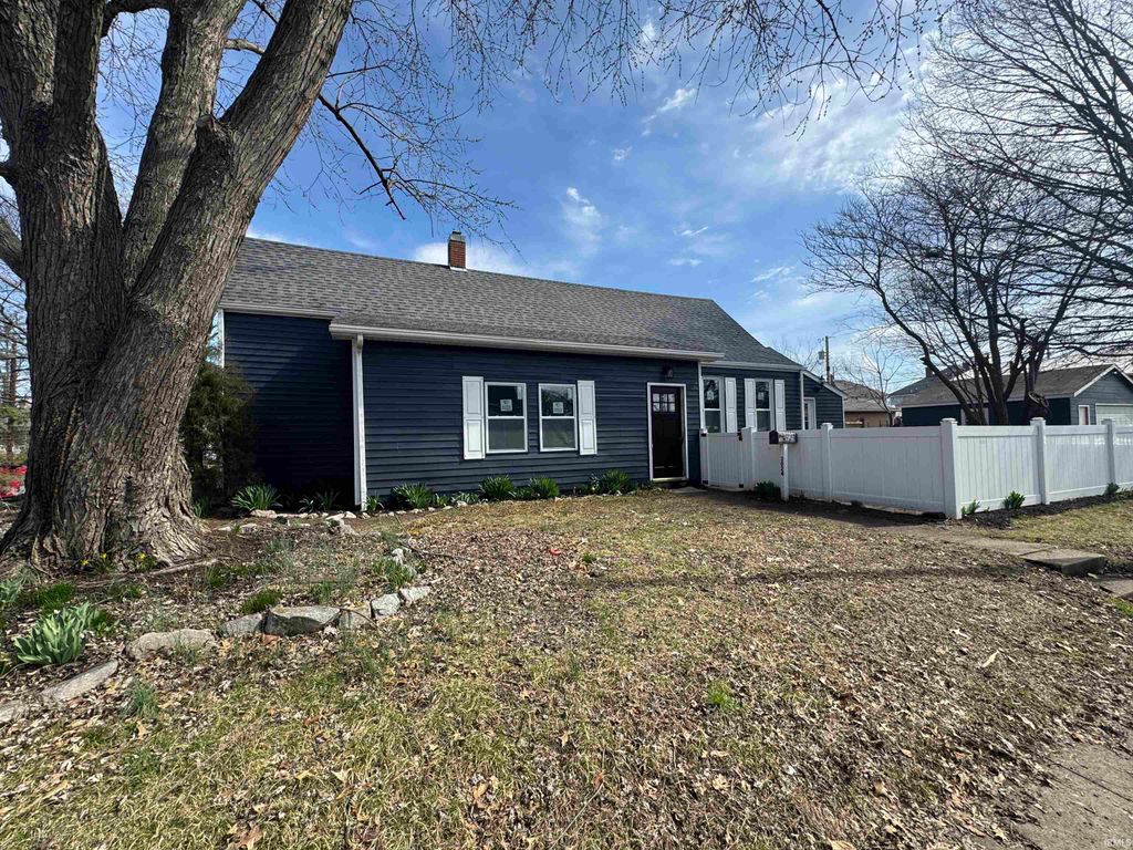 Photo of 3024 Arlington Avenue, Evansville, IN 47712 (MLS # 202607319)