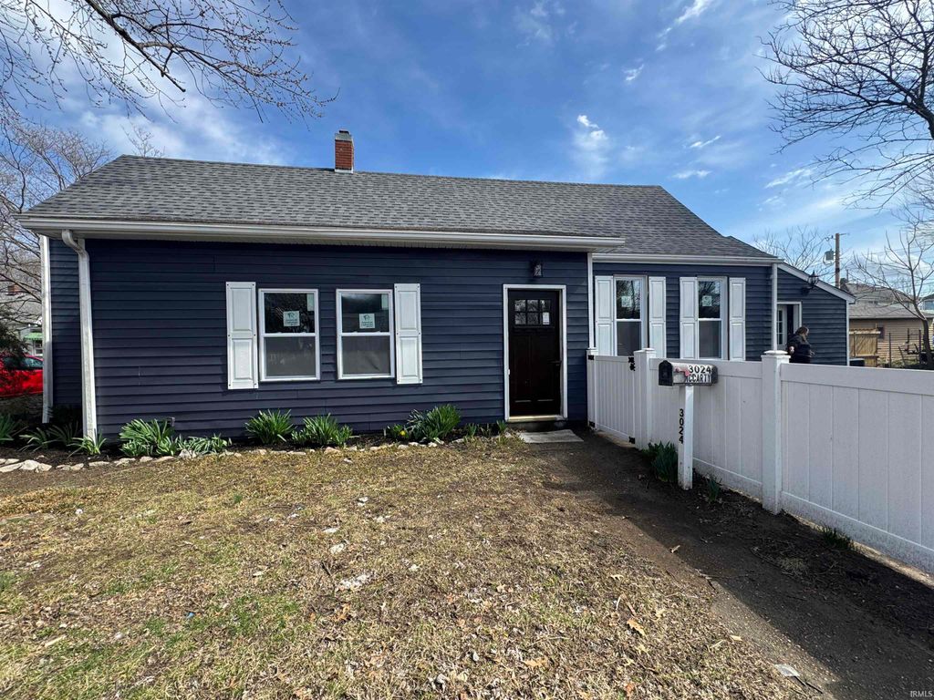 Photo of 3024 Arlington Avenue, Evansville, IN 47712 (MLS # 202607319)