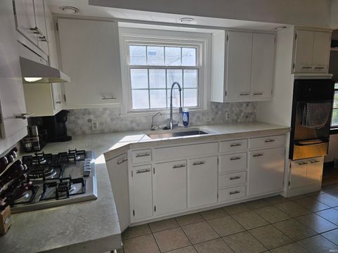 Tiny photo for 3044 N Pennsylvania Avenue, Logansport, IN 46947 (MLS # 202530151)