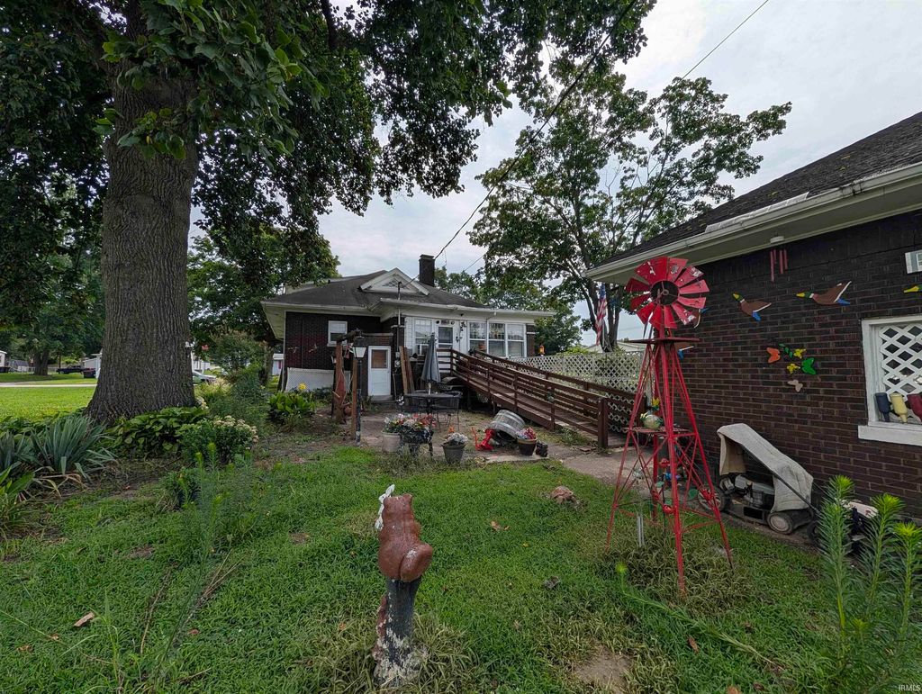 Photo of 703 College Avenue, Mount Vernon, IN 47620 (MLS # 202628034)