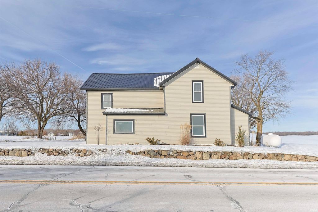 Photo of 18187 Us Highway 6, Syracuse, IN 46567 (MLS # 202549327)