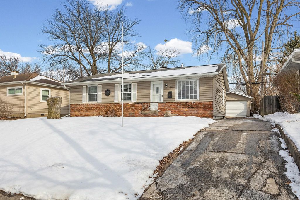 Photo of 1008 Hedgewood Drive, Lafayette, IN 47904 (MLS # 202604136)