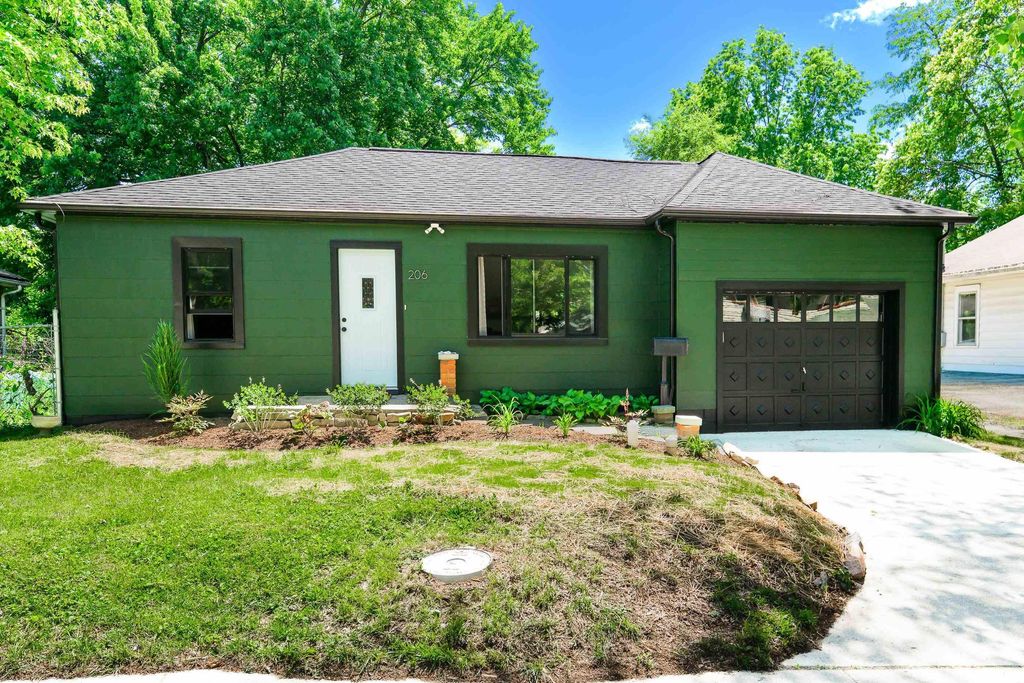 Photo of 206 E Hillside Drive, Bloomington, IN 47401 (MLS # 202617694)
