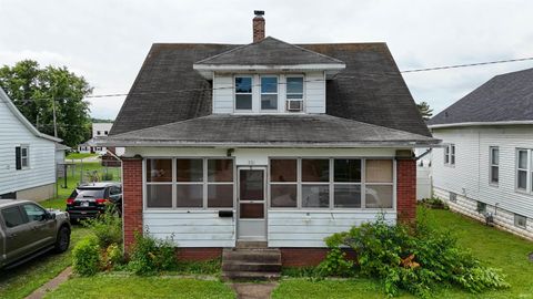 Photo of 331 W 5th Street, Jasper, IN 47546 (MLS # 202623425)