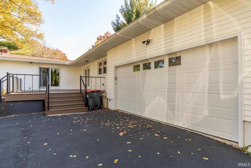 Photo of 409 E Woodridge Drive, Bloomington, IN 47408 (MLS # 202545175)