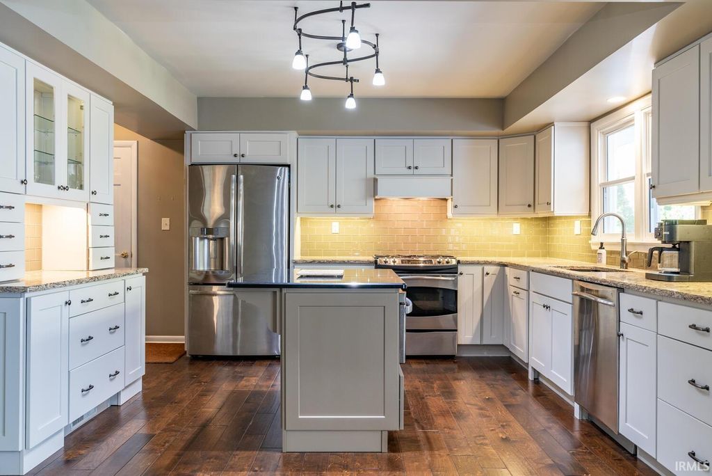 Photo of 409 E Woodridge Drive, Bloomington, IN 47408 (MLS # 202545175)