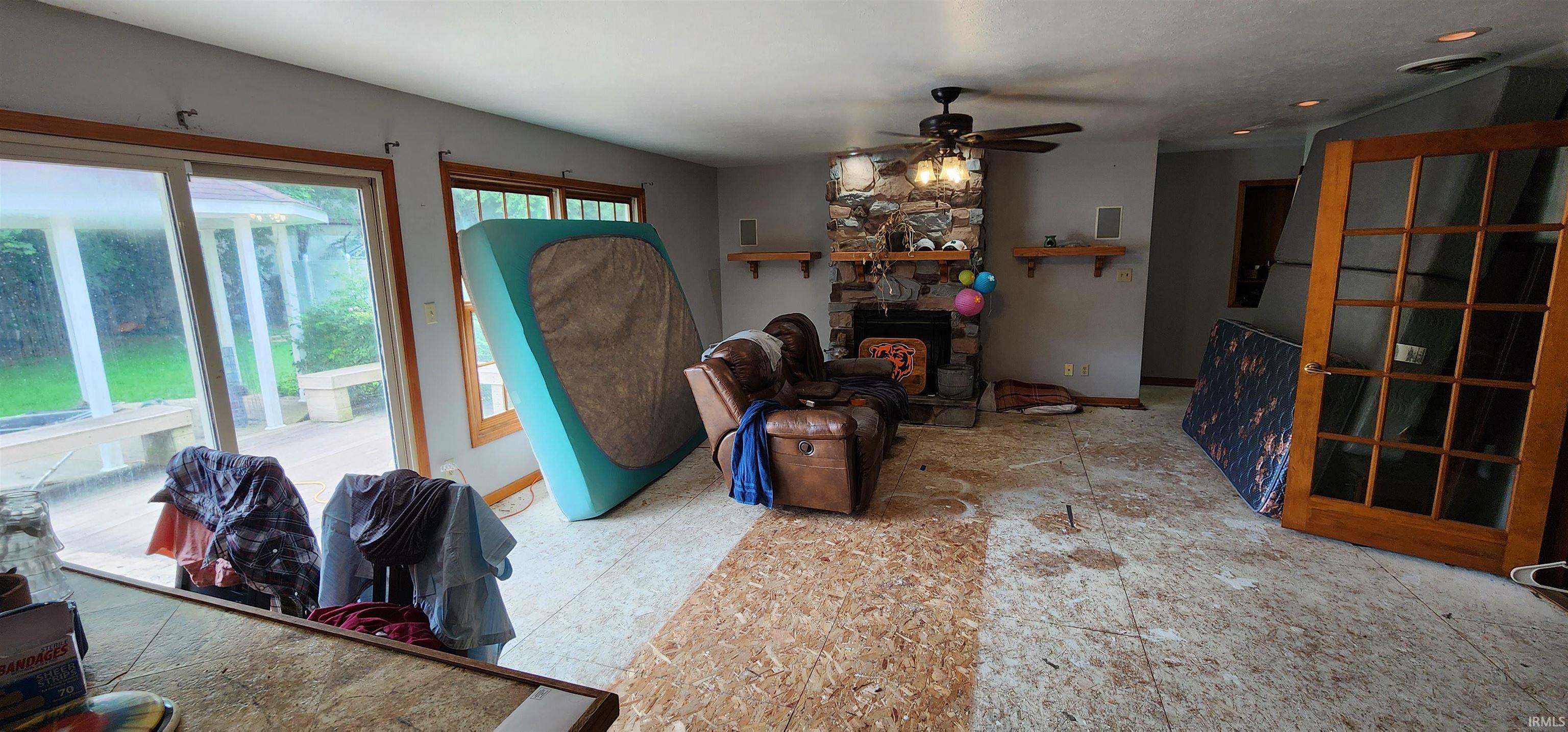 Elkhart, Indiana 46514, United States, 3 Bedrooms Bedrooms, ,3 BathroomsBathrooms,Residential,Pending,9879