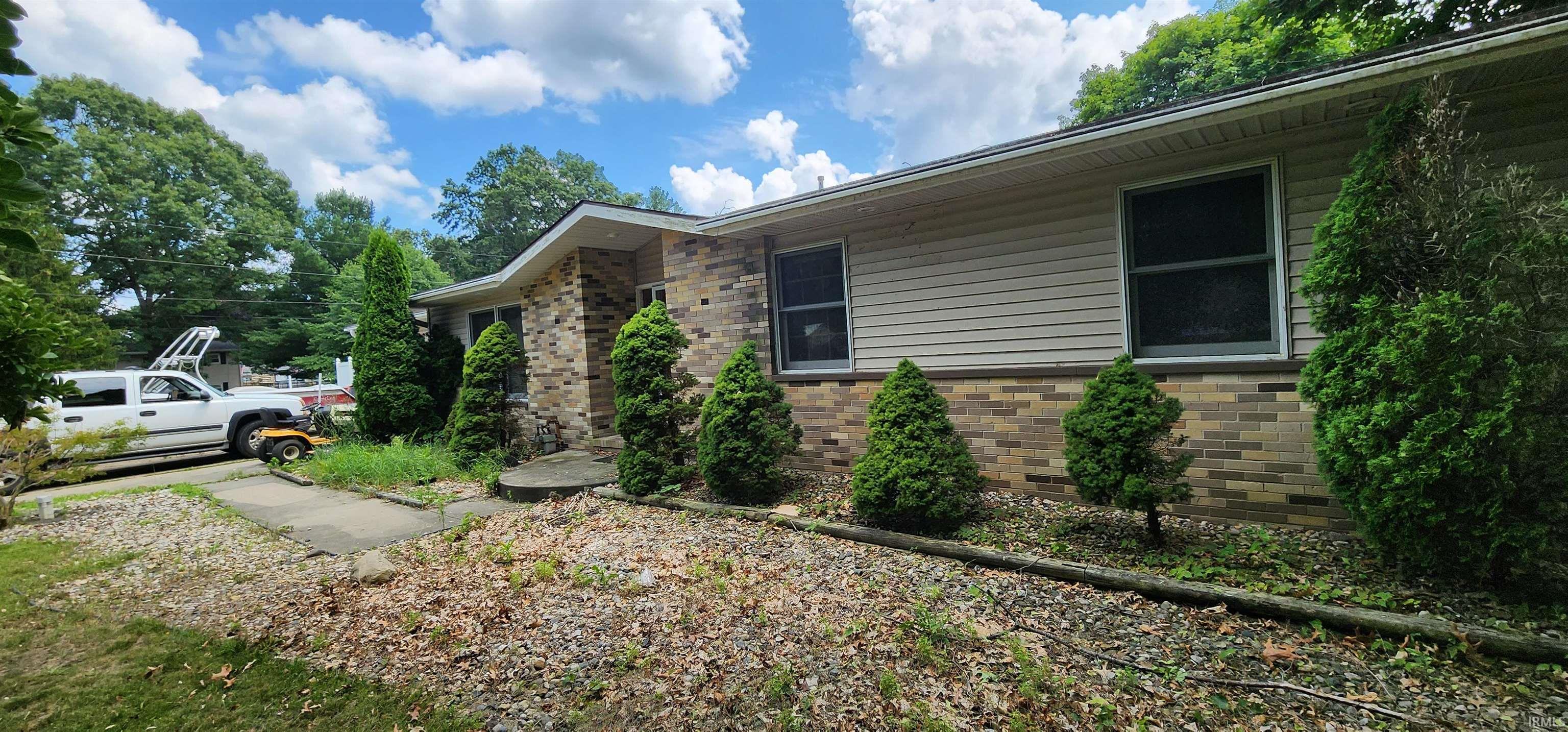 Elkhart, Indiana 46514, United States, 3 Bedrooms Bedrooms, ,3 BathroomsBathrooms,Residential,Pending,9879