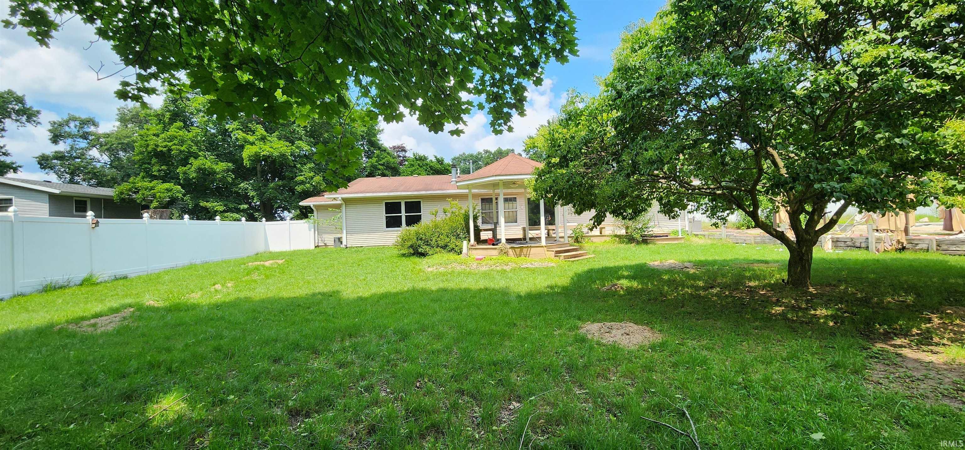 Elkhart, Indiana 46514, United States, 3 Bedrooms Bedrooms, ,3 BathroomsBathrooms,Residential,Pending,9879