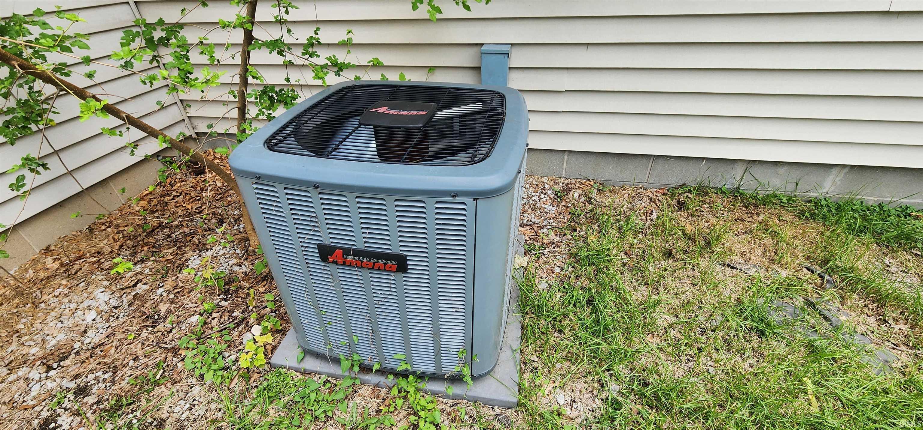 Elkhart, Indiana 46514, United States, 3 Bedrooms Bedrooms, ,3 BathroomsBathrooms,Residential,Pending,9879