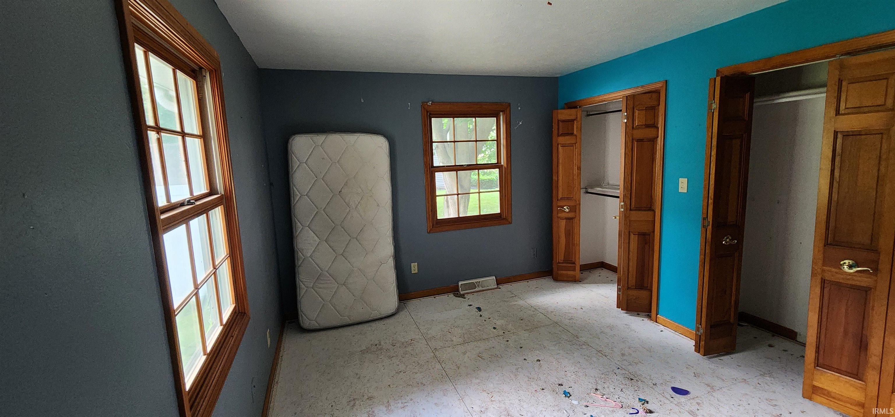 Elkhart, Indiana 46514, United States, 3 Bedrooms Bedrooms, ,3 BathroomsBathrooms,Residential,Pending,9879