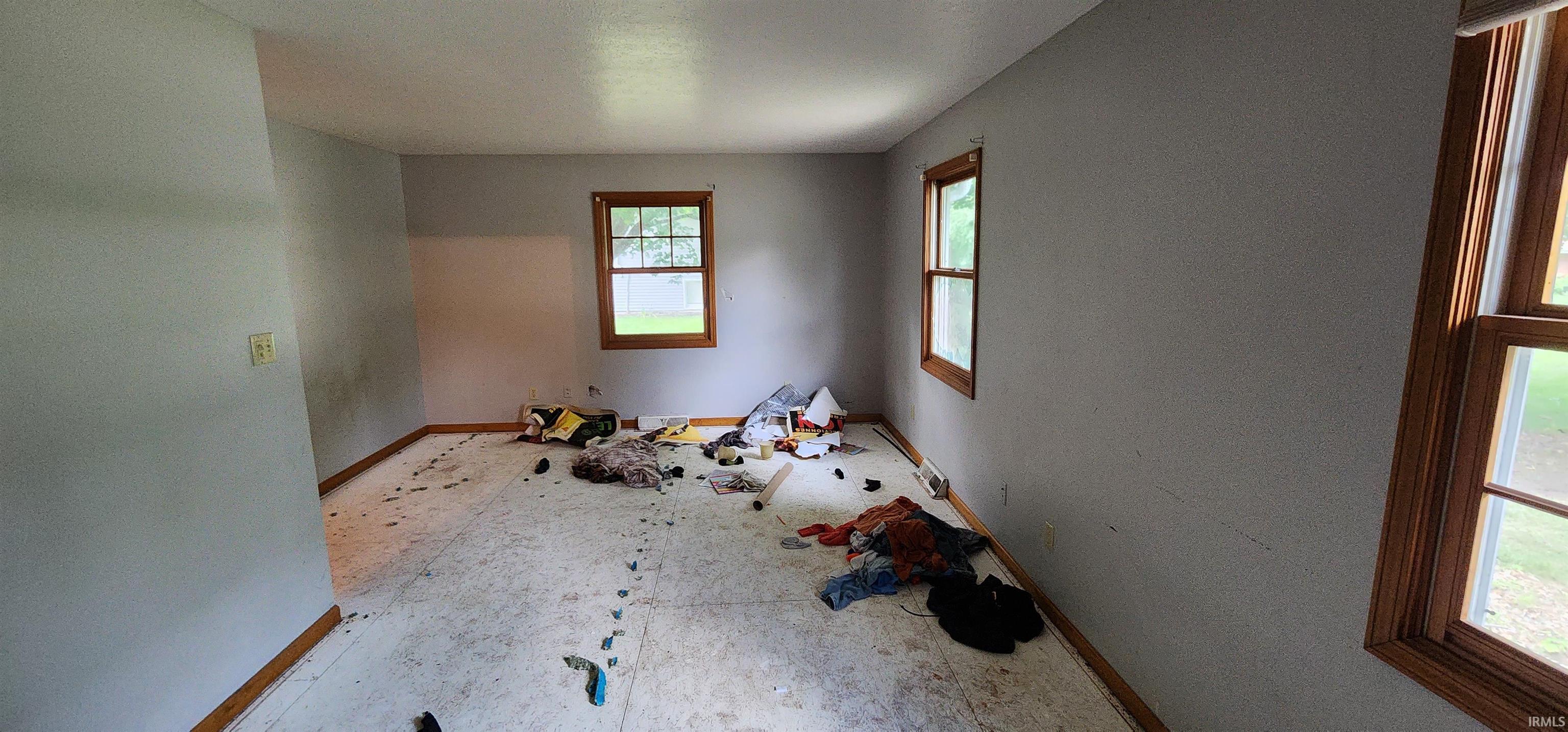 Elkhart, Indiana 46514, United States, 3 Bedrooms Bedrooms, ,3 BathroomsBathrooms,Residential,Pending,9879