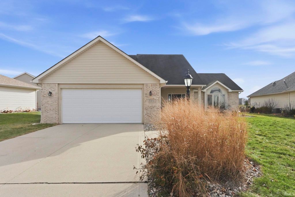 Photo of 3315 Crooked Cove, Fort Wayne, IN 46818 (MLS # 202549658)
