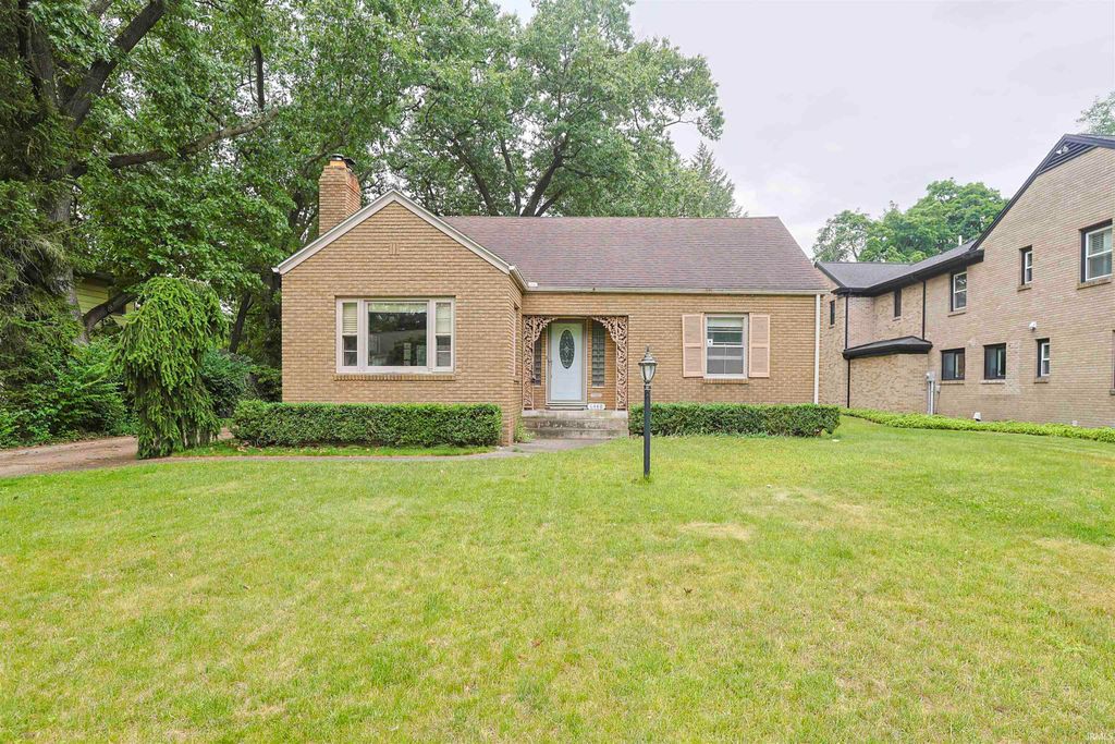 Photo of 1440 E Colfax Avenue, South Bend, IN 46617 (MLS # 202622391)