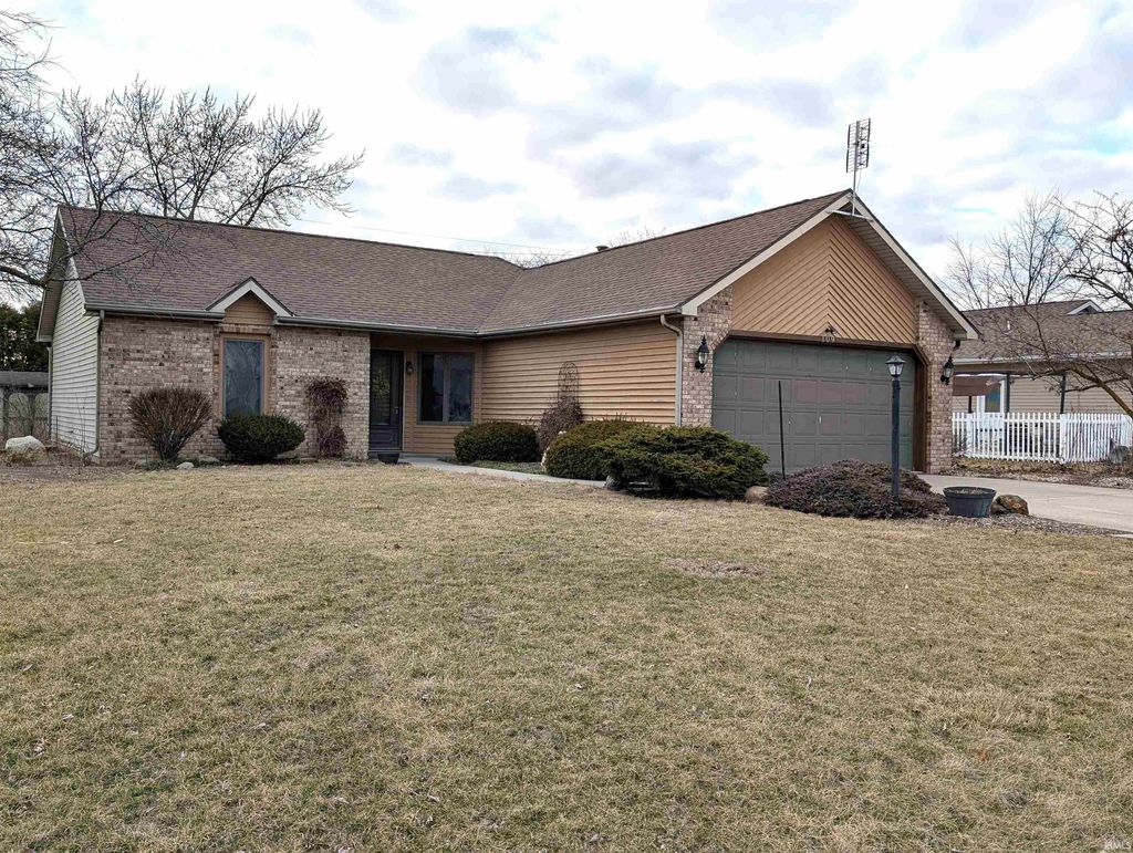 Photo of 109 Greenbriar Drive, Bluffton, IN 46714 (MLS # 202606717)