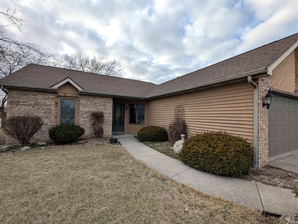Photo of 109 Greenbriar Drive, Bluffton, IN 46714 (MLS # 202606717)
