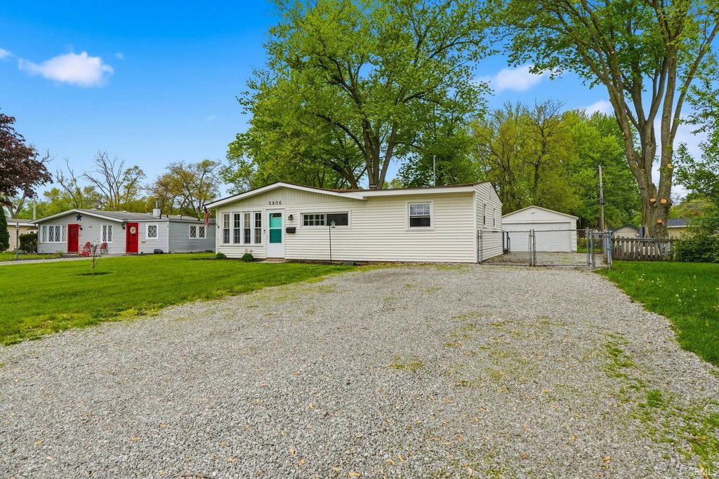 Photo of 5806 Remington Drive, Fort Wayne, IN 46809 (MLS # 202615364)