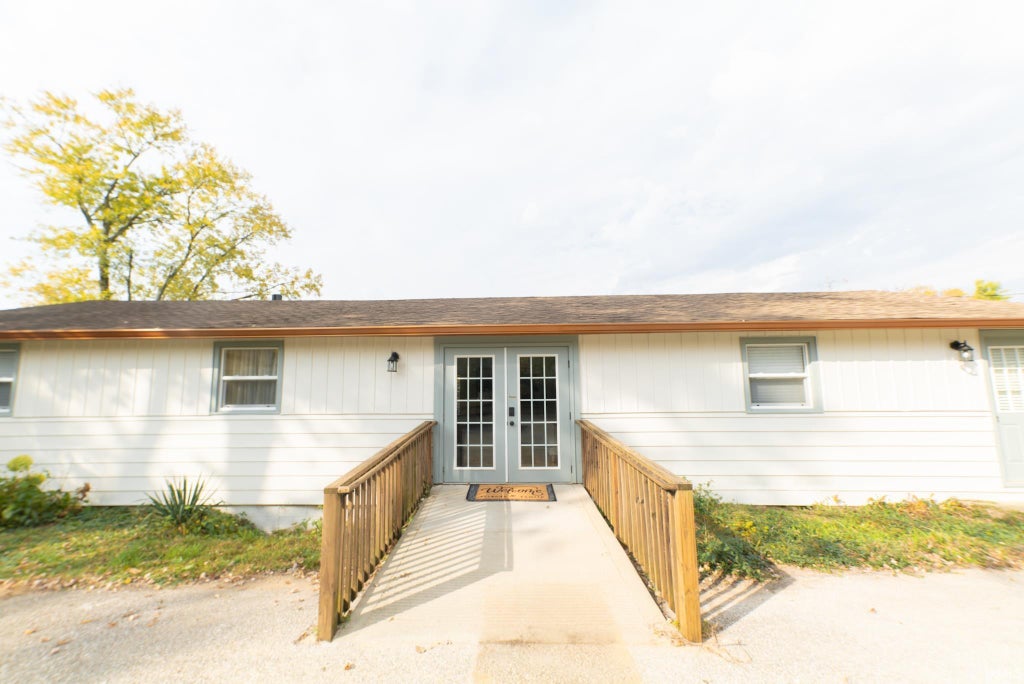 Photo of 1240 E Miller Drive, Bloomington, IN 47401 (MLS # 202644096)