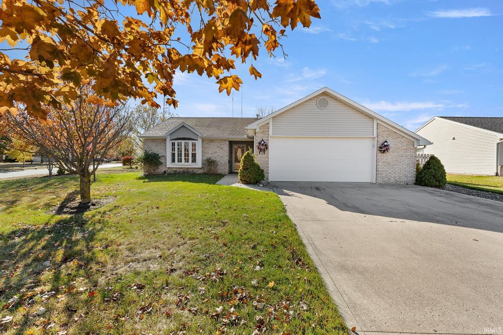 Photo of 4001 Marlton Drive, Fort Wayne, IN 46818 (MLS # 202547430)