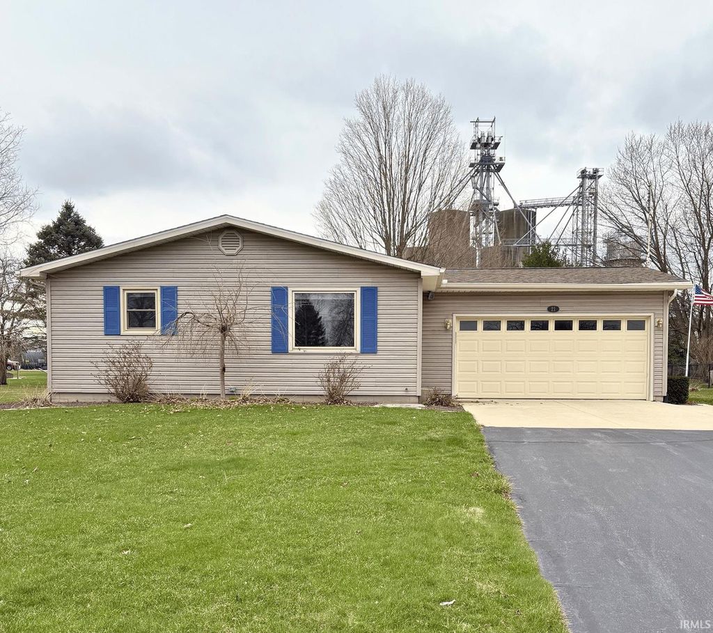 Photo of 21 Yvonna Street, Leesburg, IN 46538 (MLS # 202609020)