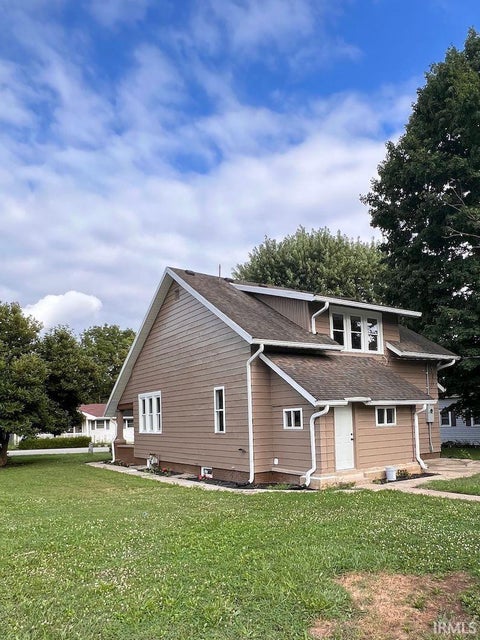 Tiny photo for 207 Walnut Street, Mount Summit, IN 47361 (MLS # 202632233)
